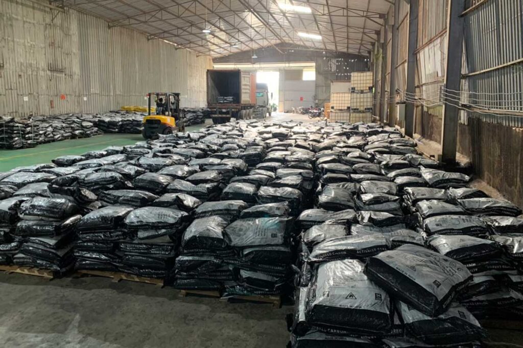 anh kho hang tai moi truong XUyen Viet 3 1024x683 - [B&aacute;o Gi&aacute;] b&aacute;n c&aacute;t lọc nước, c&aacute;t thạch anh tốt nhất