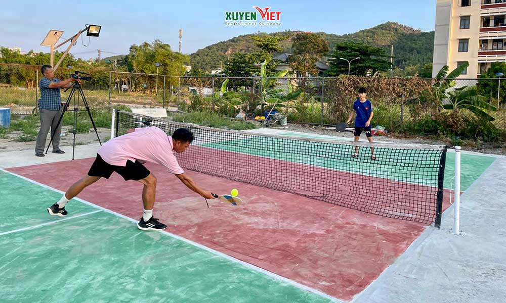 Be mat san kem hieu qua khi chi su dung mot lop xi mang ma khong co lop son epoxy - Cách làm sân Pickleball chuẩn kỹ thuật [kiếm hơn 1tr/ Ngày]