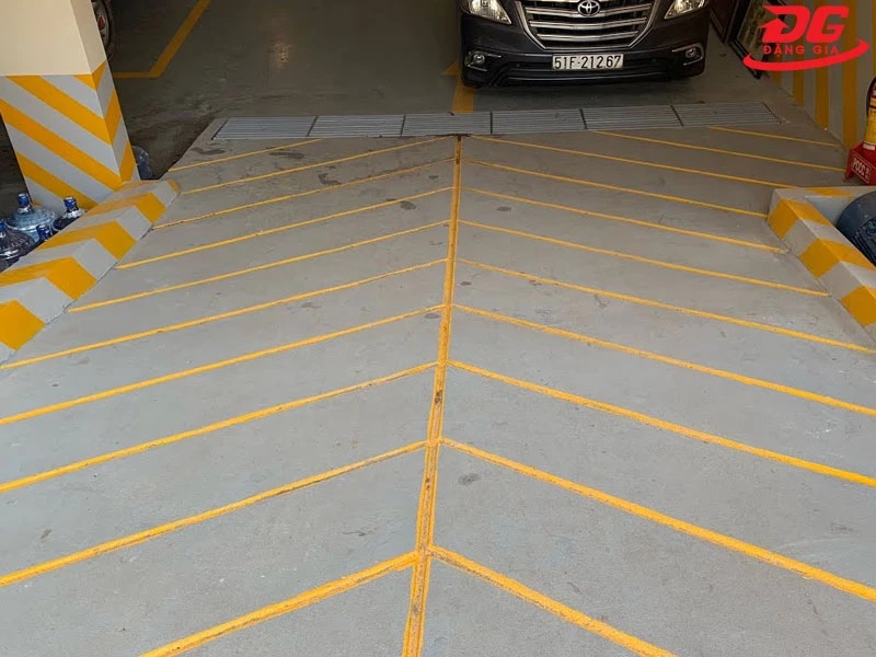 Cách pha sơn chống trơn trượt dốc bằng cát pha epoxy Son chong tron truot ngoai troi - Cách pha sơn chống trơn trượt dốc bằng cát pha epoxy